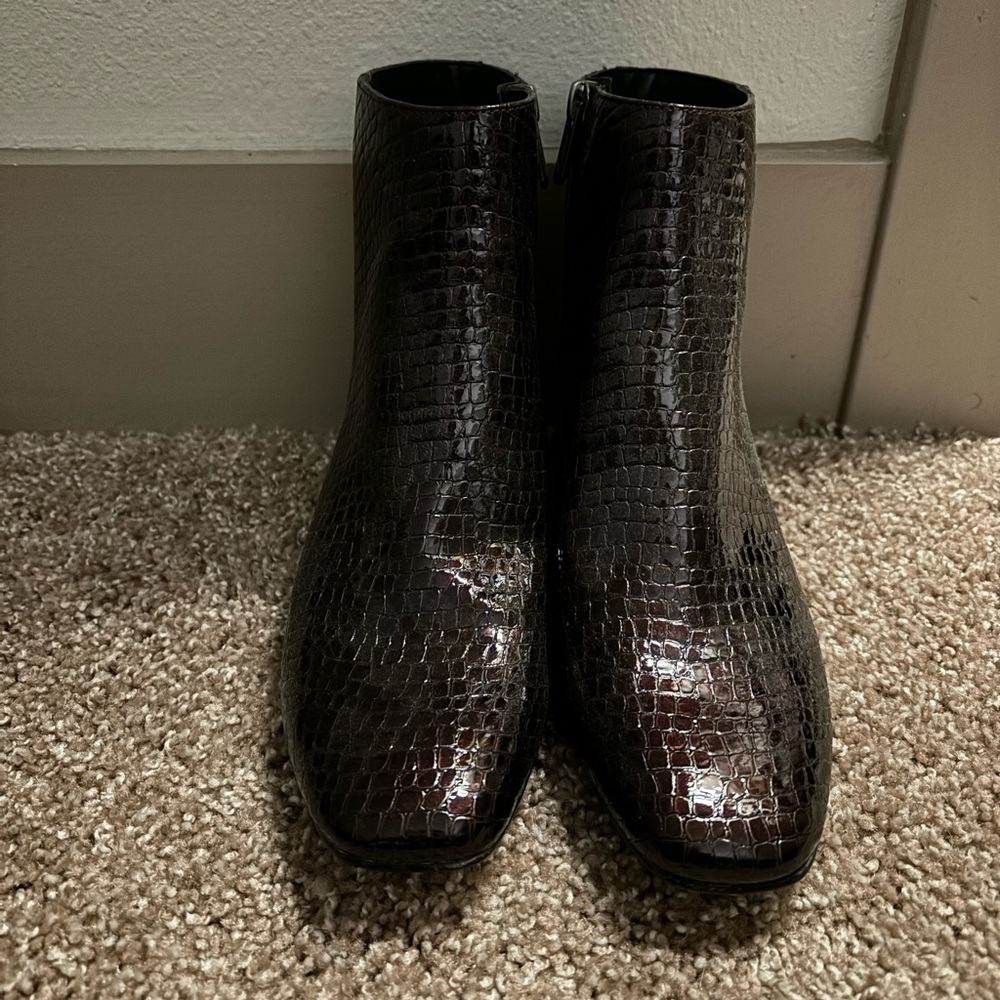 Circus NY Women’s Daysi Ankle Boots in Burgundy Croco
